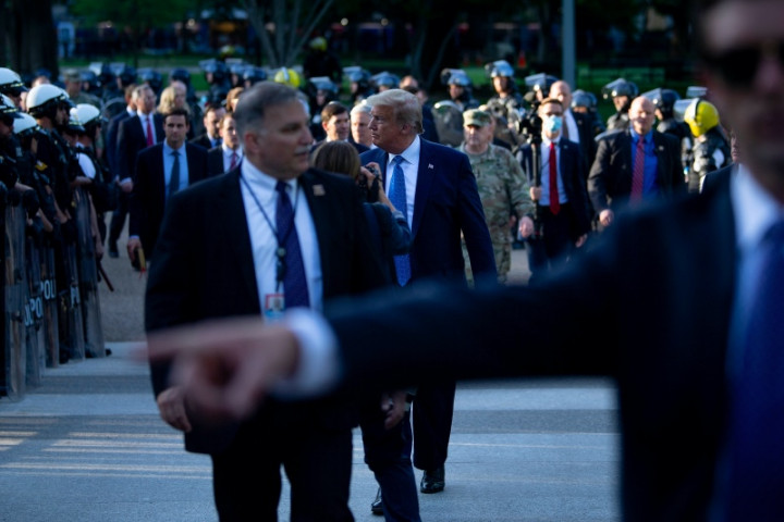 Trump Kerahkan Ribuan Tentara Atasi Kerusuhan