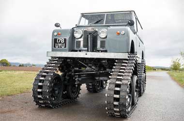 Land Rover 109 Series II Klasik Pede Pakai Ban Tank
