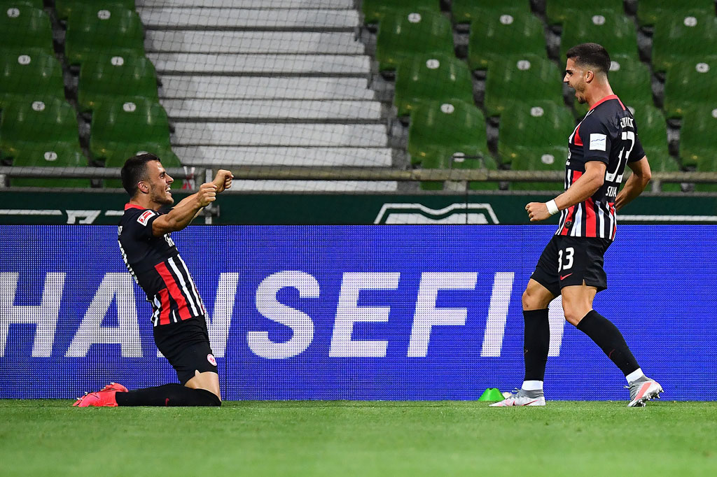 Frankfurt Paksa Bremen Terpuruk di Zona Degradasi