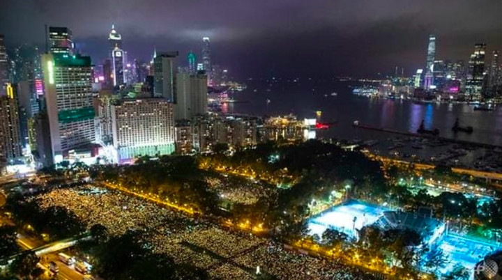 Hong Kong Pimpin Peringatan Tragedi di Lapangan Tiananmen
