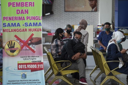 Warga Tak Kebagian Nomor Antrean Diminta Kembali Besok