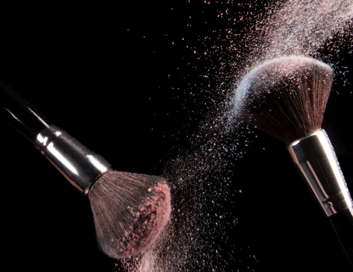 Cara Mengurangi Risiko Virus Korona Menempel di Peralatan Make Up