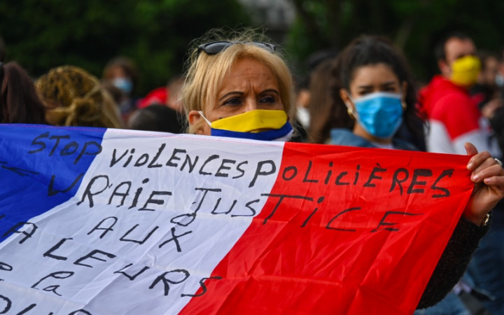 Polisi Prancis Tembakkan Gas Air Mata ke Demo Antirasisme