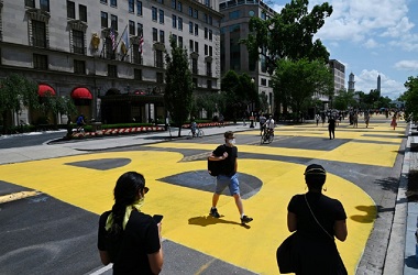 Jalan Dekat Gedung Putih Dinamai 'Black Lives Matter Plaza'