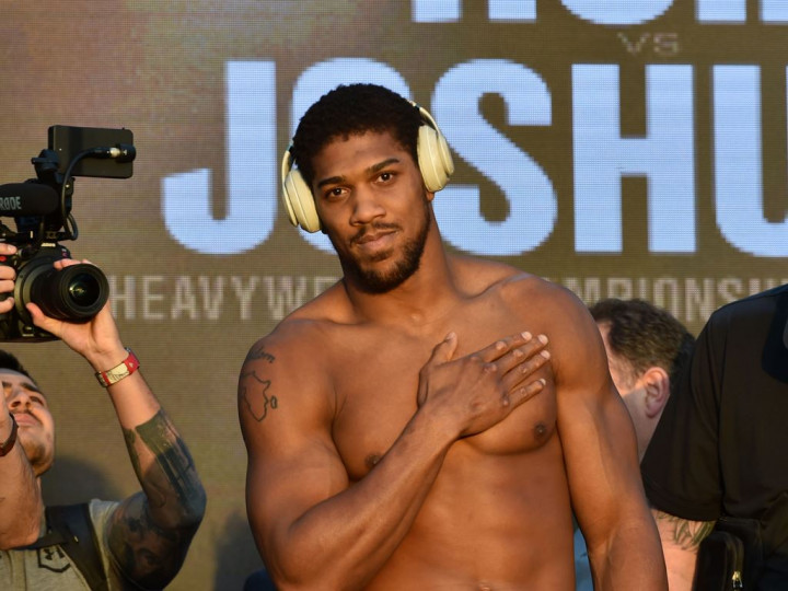 Meski Cedera, Anthony Joshua Tetap Ikut Demonstrasi