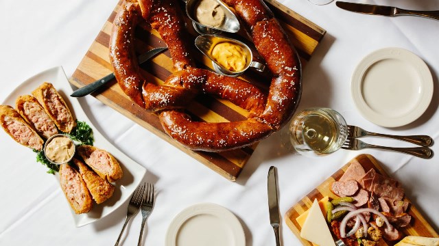 Restoran Ini Sajikan Pretzel Super Besar