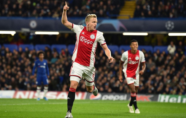 Ajax Benarkan Minat MU dan Madrid Kepada Van de Beek