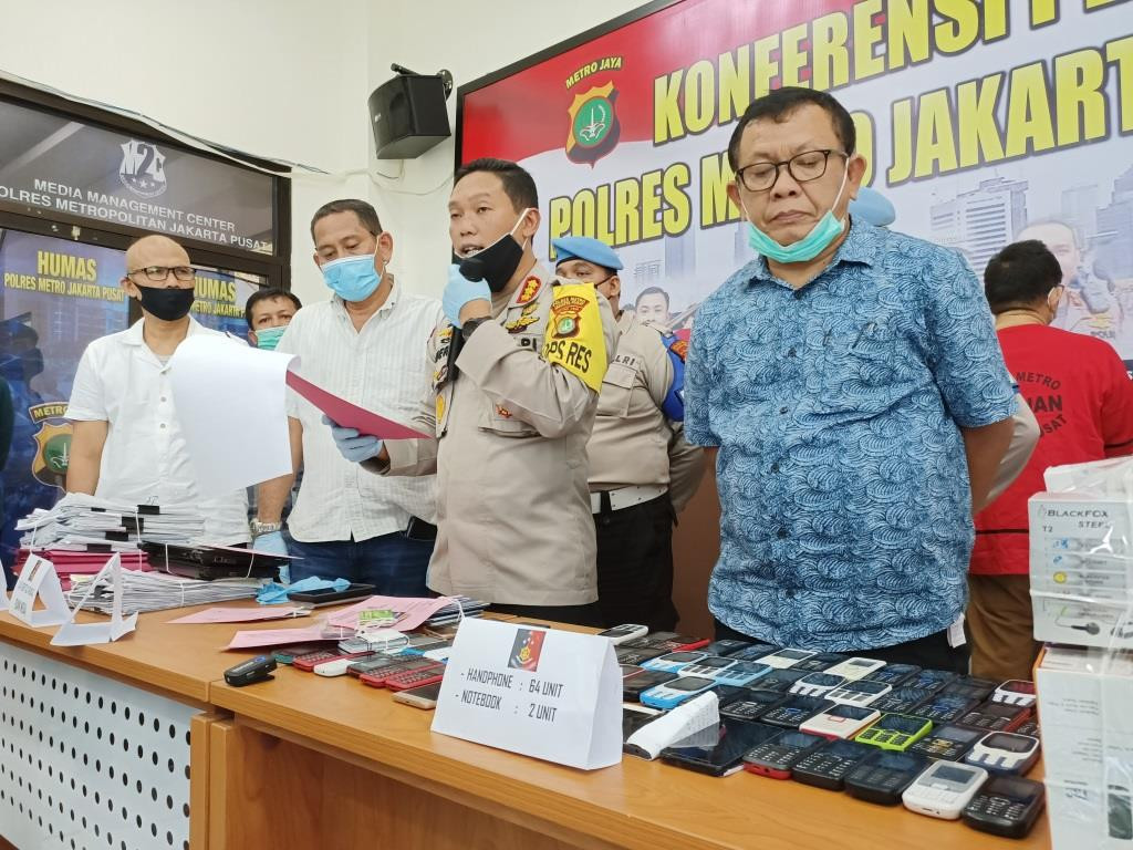 Polres Jakarta Pusat merilis kasus penggelapan kartu kredit, Senin, 8 Juni 2020. Foto: Medcom.id/Christian