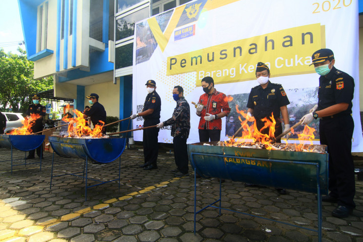 Bea Cukai Kalbagbar Musnahkan 1,8 Juta Batang Rokok Ilegal