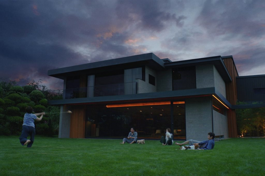 Tak semua bagian rumah dari film Parasite asli. Sang production designer Lee Ha Jun menyulapnya dengan cerdas. (Foto: Dok. Indesignlive.com)