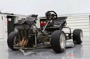 Intip Pemotong Rumput Bermesin Superbike