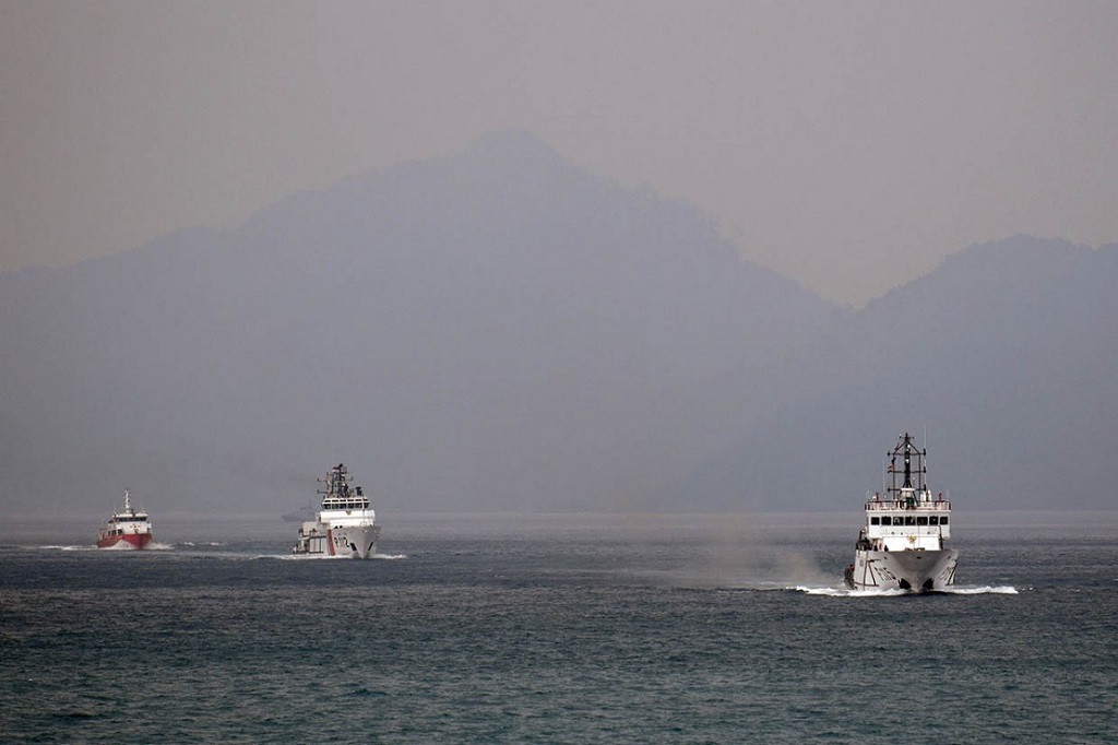 Sejumlah kapal Bakamla mengikuti sailing pass di Laut Natuna, Kepulauan Riau/Antara/M Risyal Hidayat.