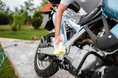 Perhatikan Bagian Sensitif Air saat Mencuci Sepeda Motor