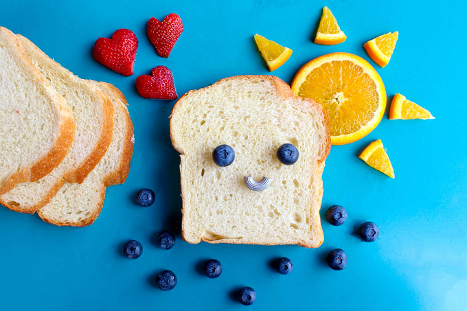 Buat sarapan dengan paduan seni di makanannya atau beri dia kejutan untuk makan lebih banyak makanan super berwarna, yang penuh dengan nutrisi. (Foto: Ilustrasi. Dok. Pexels.com)