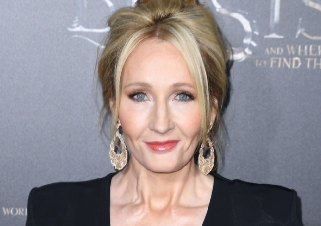 Rowling menjanjikan royalti dari penjualannya untuk membantu mereka yang terkena dampak pandemi covid-19. (Foto: Dok. Instagram/@jkrowlingoff)