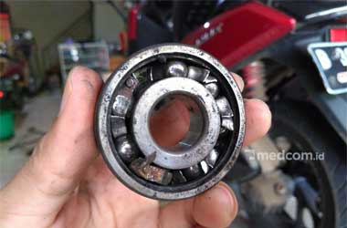 Cara Mudah Mengecek Laher Roda Motor Sudah Apkir