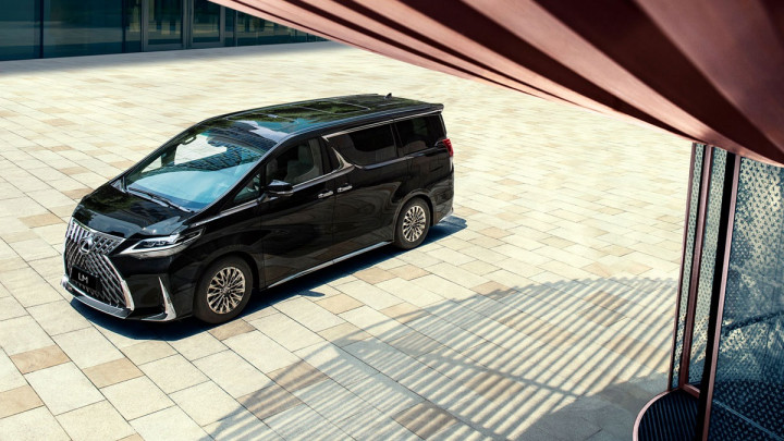 Mobil 'Sultan' Mulai Dijual, Hotman Paris Langsung Pamer Lexus LM