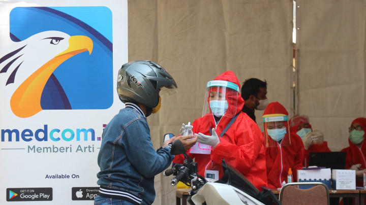 Medcom.id Tes Cepat Covid-19 Massal di Itenas Bandung