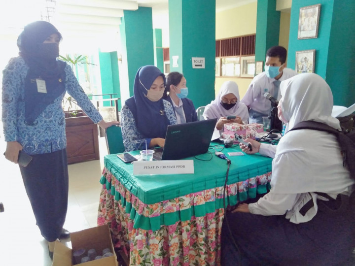 Gangguan Server PPDB, Siswa di Tegal Geruduk Sekolah