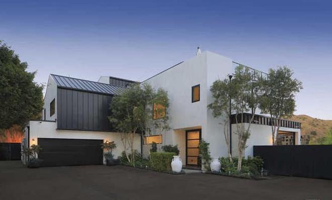 Intip Rumah Demi Lovato yang Dijual Rp117 Miliar