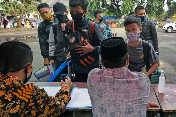 Ratusan Santri Kembali ke Ponpes Gontor