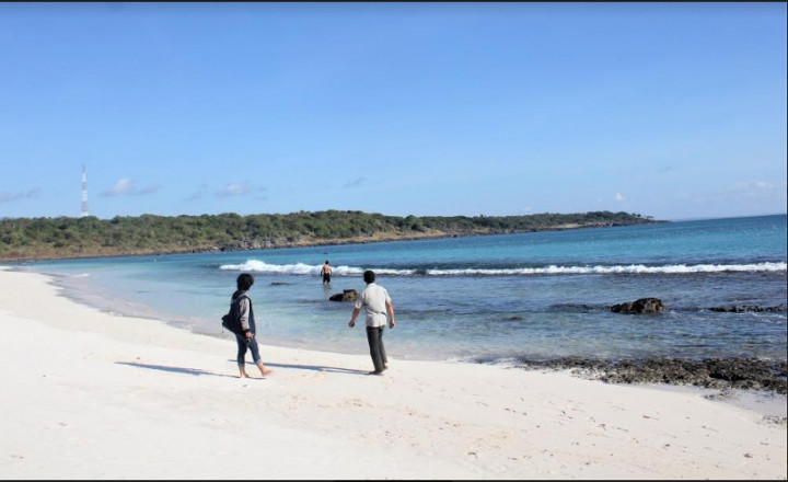 Pesona Pantai Oesina di Kupang Barat