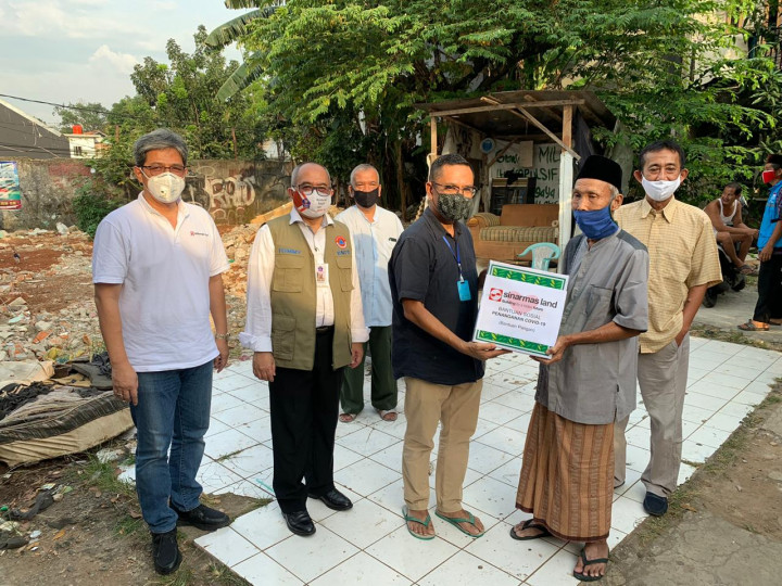 Sinar Mas Land Salurkan Bantuan Pangan ke Tangsel