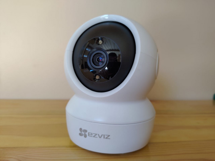 Ezviz C6N, Kamera CCTV Indoor Canggih, Murah, Mudah Dipasang