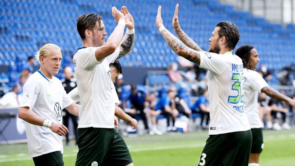 Pemain Wolfsburg merayakan kemenangan atas Schalke (twitter: @Vfl_Wolfsburg)