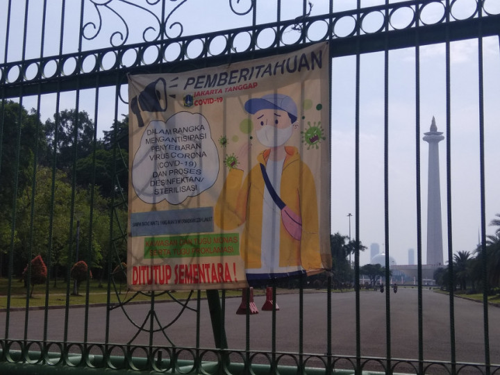 Pengunjung Pasrah Monas Belum Dibuka