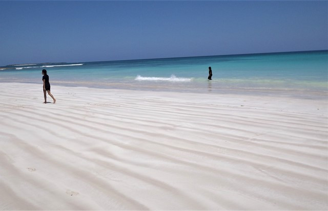 Nirwana Biru Pantai Liman