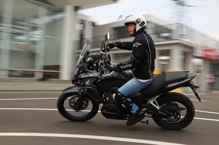 Jangan Anggap Enteng Fungsi Kaca Spion