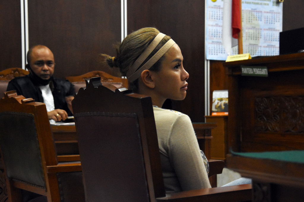 Nikita Mirzani Dituntut 6 Bulan Penjara