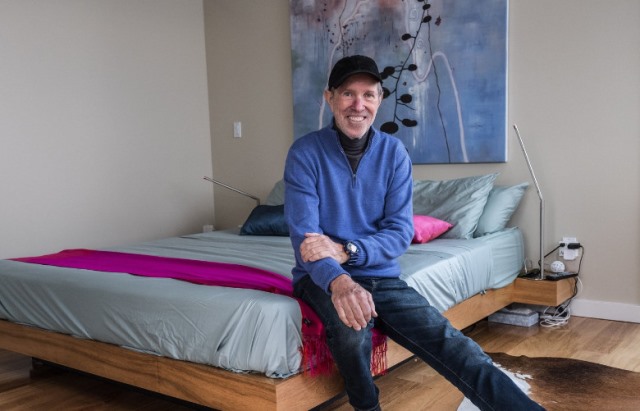 Charlie Hall, Si Pencipta Kasur Air yang Melegenda