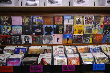 Meraup Untung dari Piringan Hitam di Tengah Pandemi