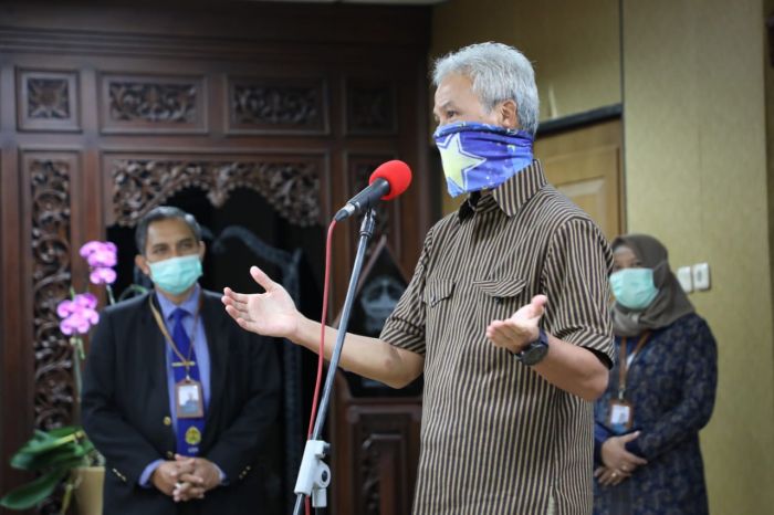 Ganjar Ancam Seret Pemalsu Domisili PPDB ke Polisi