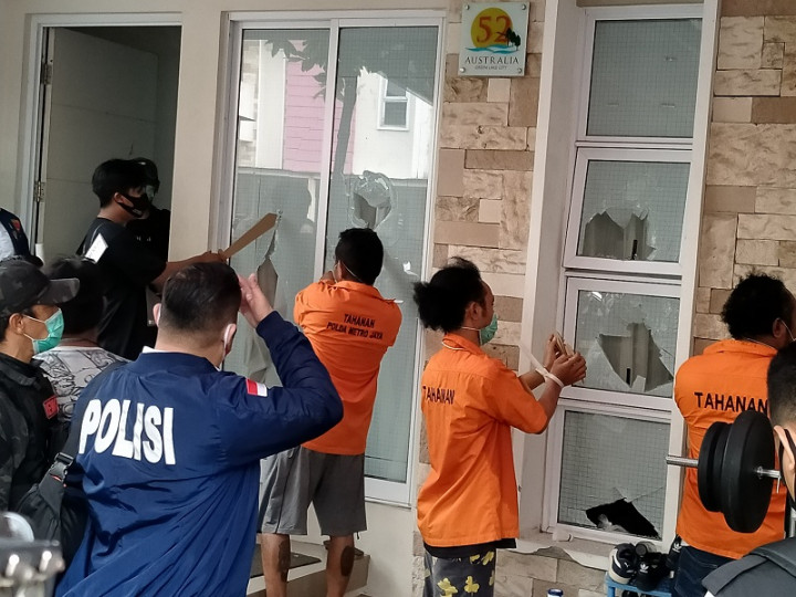 Reka Ulang Adegan, Anak Buah John Kei Diteriaki Warga