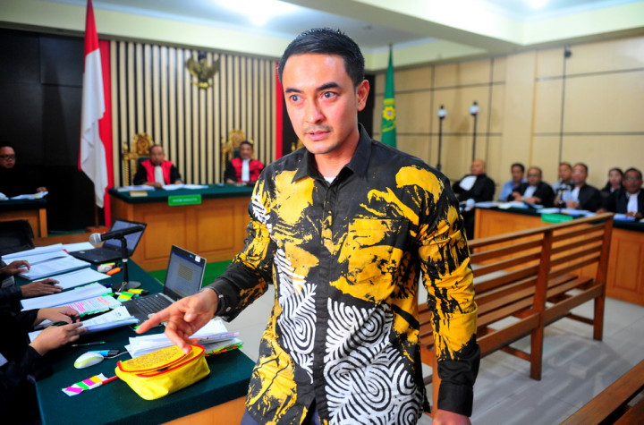 Rekam Jejak Zumi Zola: Dari Pesinetron hingga Terjerat Kasus Korupsi