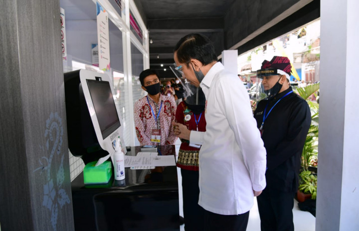Jokowi Tinjau New Normal Pelayanan Publik di Banyuwangi