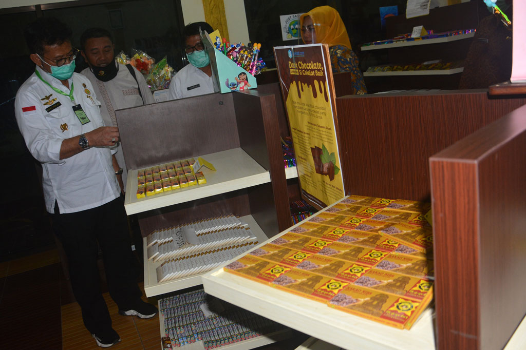 Mentan Tinjau Industri Kakao di Mojokerto