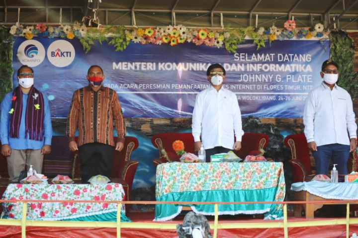 Menkominfo Resmikan Pembangunan Layanan Akses Internet di Woloklibang