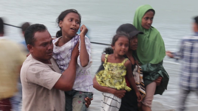 Pengungsi Rohingya tiba di daratan Aceh Utara. (Foto: Istimewa)