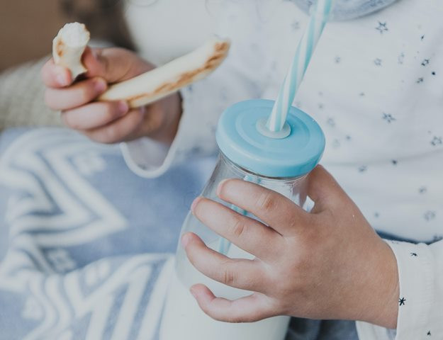 Tips Jalankan New Normal untuk Anak yang Alergi Susu Sapi