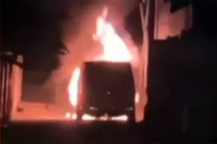 Mobil Mewah Via Vallen Diduga Dibakar Orang tak Dikenal