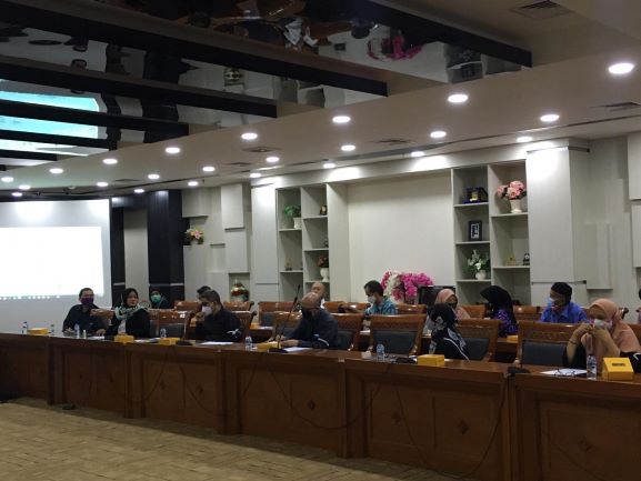 Sambil Menangis, Siswa Curhat Soal PPDB ke Komisi X