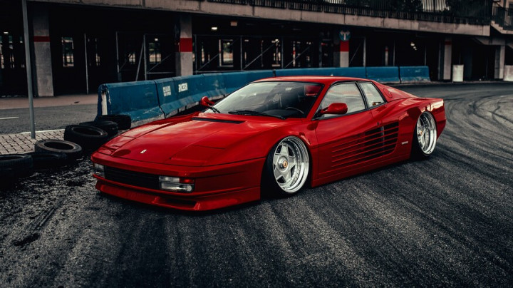 Gaya Kekinian di Ferrari Testarossa