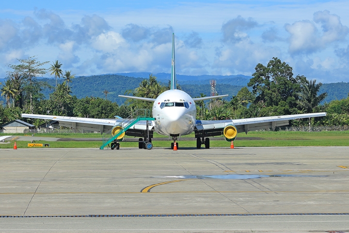 Pesawat Garuda Indonesia Keluar Landasan di Bandara SHIAM