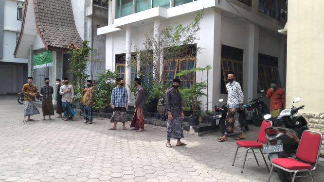 Pandemi, Mengaji Daring Hingga Hilangnya Tradisi 'Kembulan' di Pesantren