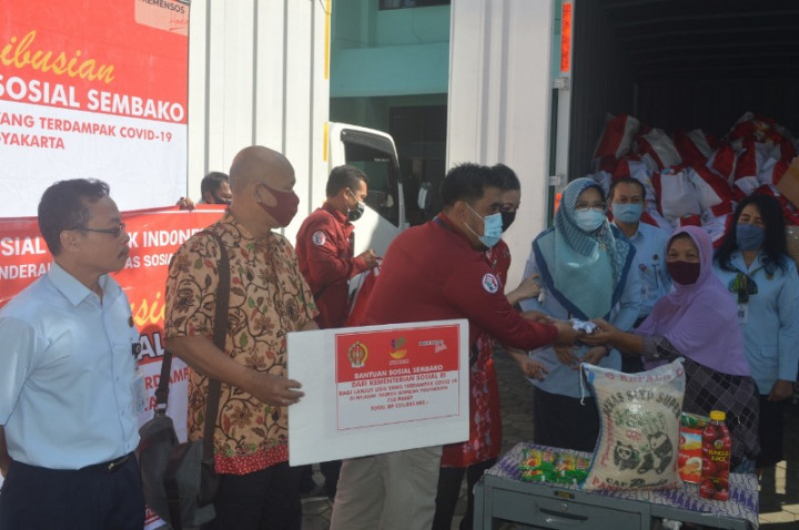 Ribuan Lansia Terdampak Covid-19 di Pulau Jawa Terima Bansos Kemensos