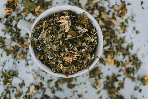 Pada dasarnya, secara prinsip, tidak ada masalah jika masyarakat meracik atau mencampur-campurkan bahan-bahan herbal. (Ilustrasi/Pexels)